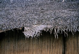 Archipel-des-Comores;-Architecture-traditionnelle;-Bambou;-Détail;-France;-Kaleidos;-Kaleidos-images;-La-parole-à-limage;-Laurent-Abad;-Mayotte;-Mur;-Océan-Indien;-Palmes-tressées;-Stories-Pictures;-Toit-de-chaume